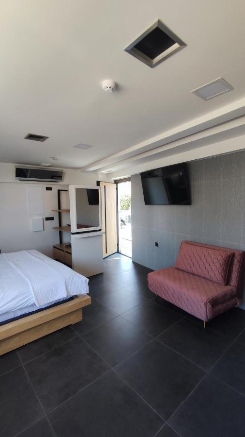 Agia Marina Summertime Signature Suites מראה חיצוני תמונה